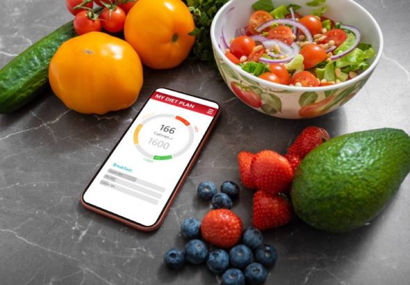 A diabetic person using a diet plan from a mobile app to manage diabetes.