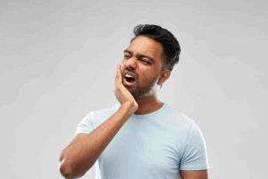 Diabetic man with oral issues like damaged teeth and swollen gums, showing the link between diabetes and oral health.