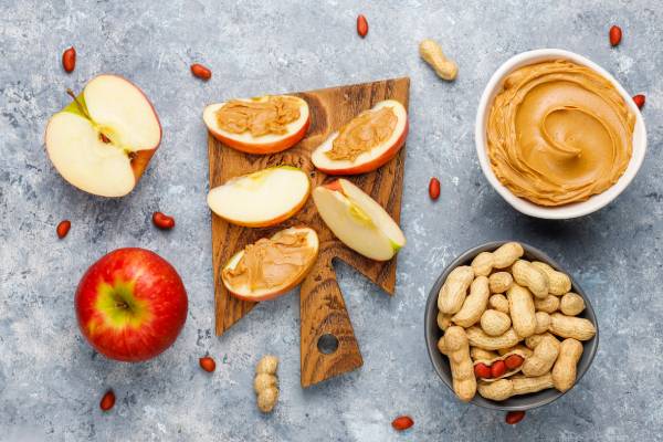 Apple slices with peanut butter offer fiber, vitamins, protein, and healthy fats in one tasty snack.