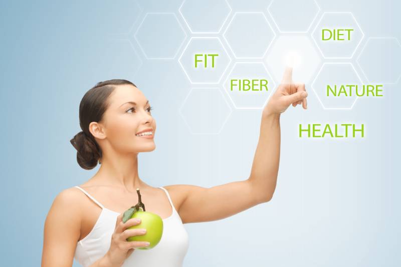 Woman holds apple, supports parents choosing healthy snacks for kids.