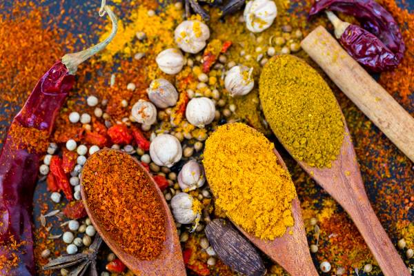 Turmeric’s curcumin reduces inflammation, while capsaicin in red chili helps regulate blood pressure.