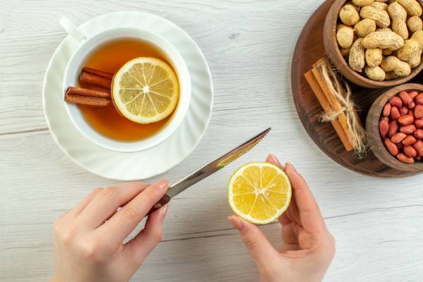 Evening tea with lemon and cinnamon; try pumpkin seeds or cashews instead of snacks for health boost.